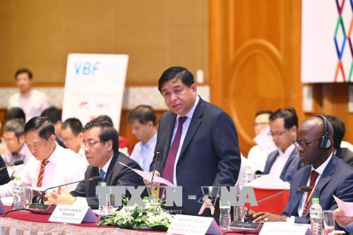 2018年越南企业中期论坛在河内举行 ảnh 2 2018年越南企业中期论坛在河内举行 ảnh 2