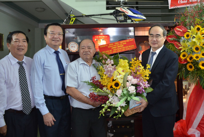 越南教师节:感恩老师和走访慰问老师活动陆续举行 ảnh 1 越南教师节:感恩老师和走访慰问老师活动陆续举行 ảnh 1