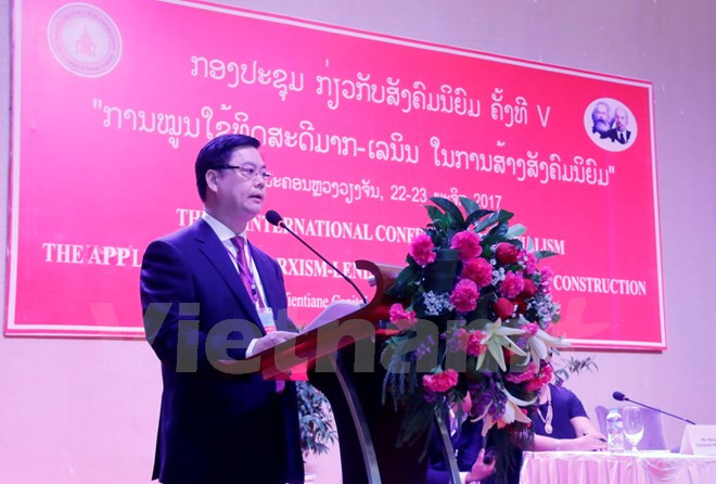 越南赴老出席第五次社会主义国际研讨会 ảnh 2 越南赴老出席第五次社会主义国际研讨会 ảnh 2