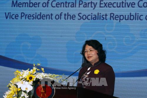 邓氏玉盛：努力将胡志明市人文与社科大学建设成为地区内社科和人文领域一流大学 ảnh 1