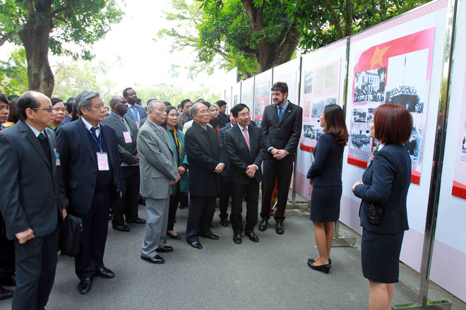 胡志明主席——越南民族解放英雄和杰出文化名人 ảnh 1 胡志明主席——越南民族解放英雄和杰出文化名人 ảnh 1