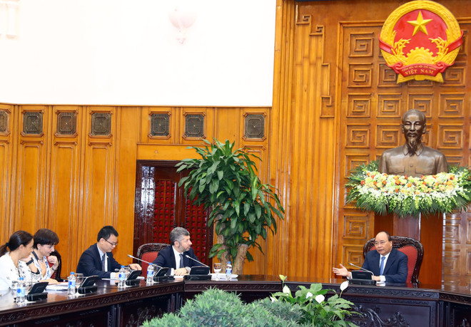越南政府总理阮春福会见意大利经济发展部副部长 ảnh 2 越南政府总理阮春福会见意大利经济发展部副部长 ảnh 2