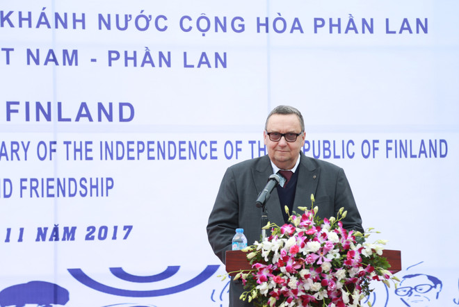 河内市种植100棵树庆祝芬兰国庆100周年 ảnh 2 河内市种植100棵树庆祝芬兰国庆100周年 ảnh 2