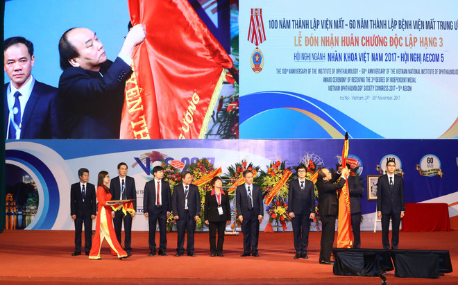 阮春福总理：共同努力做好人民眼保健工作 ảnh 1