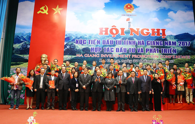 政府总理阮春福出席2017年河江省投资促进会 ảnh 2 政府总理阮春福出席2017年河江省投资促进会 ảnh 2