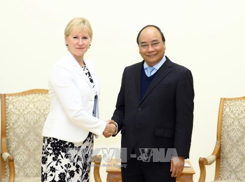 政府总理阮春福会见老挝和瑞典客人 ảnh 2