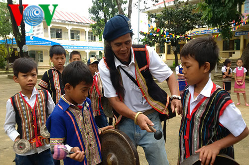 痴迷于传授锣钲艺术的艺人阿比 ảnh 2