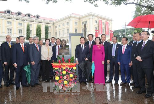 越南国会主席阮氏金银会见对越投资的新加坡企业代表 ảnh 3 越南国会主席阮氏金银会见对越投资的新加坡企业代表 ảnh 3