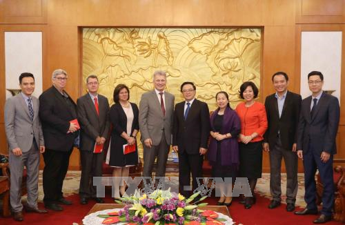 越共中央对外部部长黄平君会见奥地利工会联合会代表团 ảnh 2