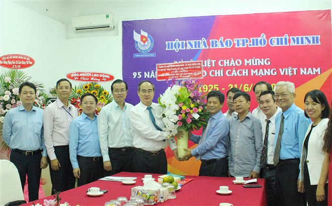 胡志明市领导人走访新闻媒体机构祝贺越南革命新闻日95周年 ảnh 1 胡志明市领导人走访新闻媒体机构祝贺越南革命新闻日95周年 ảnh 1