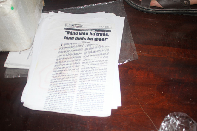 和平省两人涉嫌散发攻击越南社会主义制度的宣传品被拘留 ảnh 1