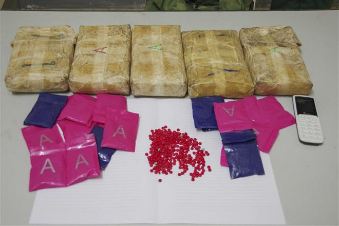 奠边省非法贩卖大量合成毒品男子当场被抓 ảnh 2 奠边省非法贩卖大量合成毒品男子当场被抓 ảnh 2