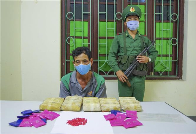 奠边省非法贩卖大量合成毒品男子当场被抓 ảnh 1 奠边省非法贩卖大量合成毒品男子当场被抓 ảnh 1