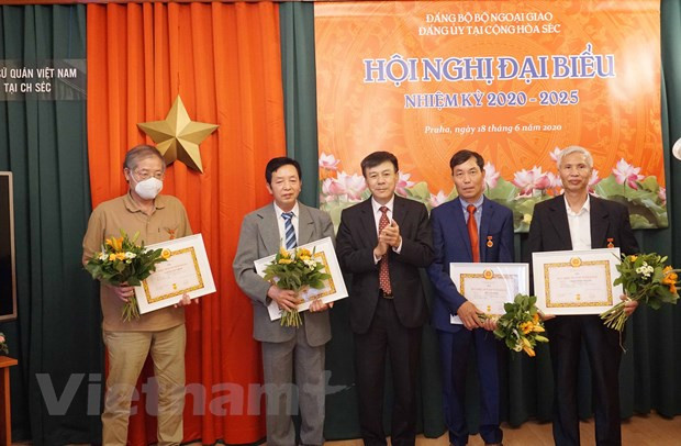 充分发挥捷克越共党员在抗击疫情中的先锋模范作用 ảnh 1 充分发挥捷克越共党员在抗击疫情中的先锋模范作用 ảnh 1