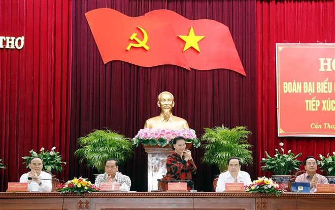 国会主席阮氏金银接待芹苴市选民 ảnh 2 国会主席阮氏金银接待芹苴市选民 ảnh 2