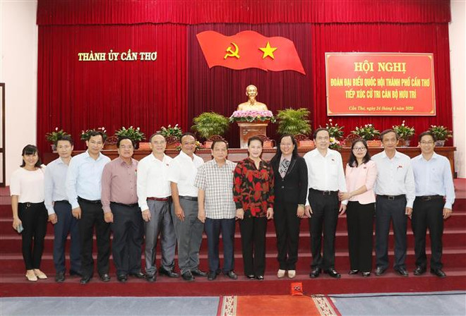 国会主席阮氏金银接待芹苴市选民:选民关注九龙江三角洲的交通基础设施建设 ảnh 1 国会主席阮氏金银接待芹苴市选民:选民关注九龙江三角洲的交通基础设施建设 ảnh 1