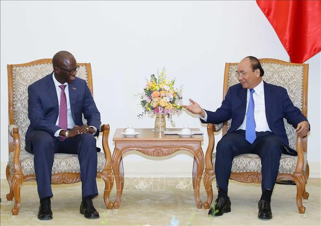 越南政府总理阮春福会见世界银行驻越南首席代表迪奥 ảnh 1 越南政府总理阮春福会见世界银行驻越南首席代表迪奥 ảnh 1