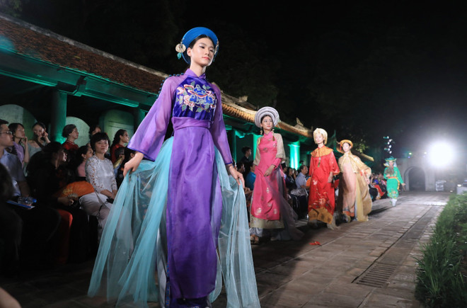 “奥戴—越南文化遗产”时装秀精彩亮相 ảnh 1