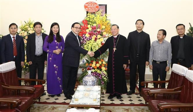 2019年圣诞节:河内市领导向天主教牧师和教徒致以圣诞节祝福 ảnh 1 2019年圣诞节:河内市领导向天主教牧师和教徒致以圣诞节祝福 ảnh 1