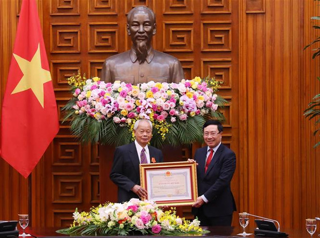 越南国家主席向中共中央对外联络部二局原局长黄群授予友谊勋章 ảnh 2 越南国家主席向中共中央对外联络部二局原局长黄群授予友谊勋章 ảnh 2