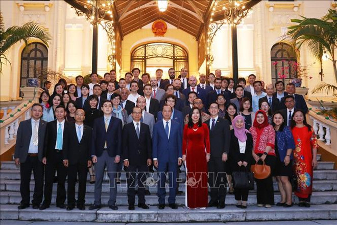 越南外交部举行2020年新年外国驻越代表机构文化新闻随员和国际新闻机构助理和记者见面会 ảnh 2