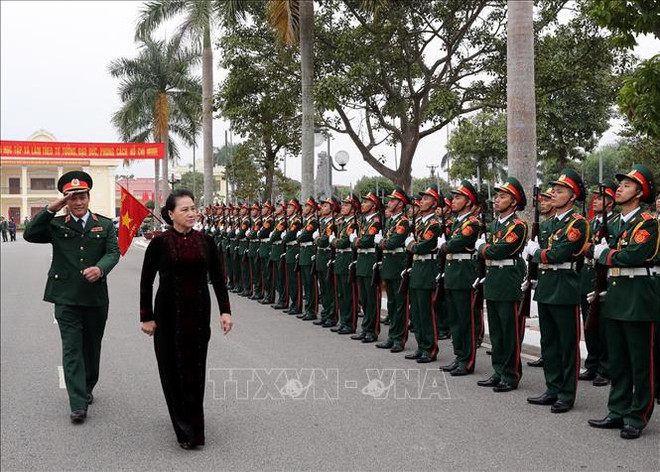 国会主席阮氏金银走访第三军区司令部 ảnh 2