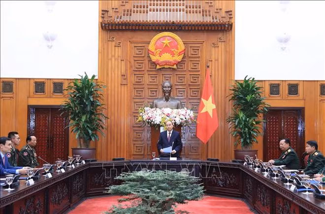 政府总理阮春福会见赴越出席越南人民军建军75周年庆典的各国军队领导人 ảnh 1 政府总理阮春福会见赴越出席越南人民军建军75周年庆典的各国军队领导人 ảnh 1