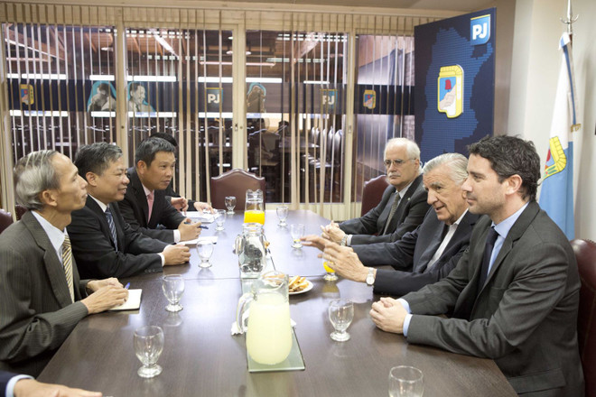 越南共产党代表团对乌拉圭和阿根廷进行工作访问 ảnh 2 越南共产党代表团对乌拉圭和阿根廷进行工作访问 ảnh 2