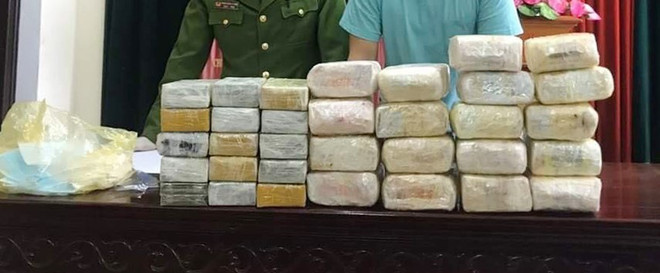 乂安省:查获一起贩卖毒品案 缴获18公斤冰毒和30块海洛因砖 ảnh 1 乂安省:查获一起贩卖毒品案 缴获18公斤冰毒和30块海洛因砖 ảnh 1