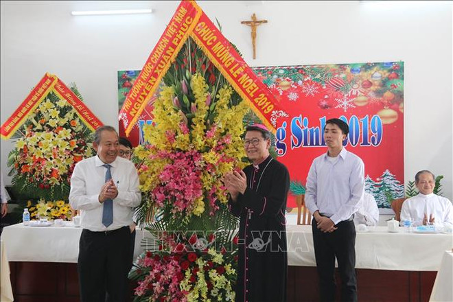 张和平向前江省天主教信教群众致以圣诞祝福 ảnh 1