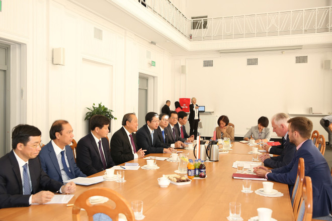 越南政府常务副总理张和平对波兰进行正式访问 ảnh 4 越南政府常务副总理张和平对波兰进行正式访问 ảnh 4