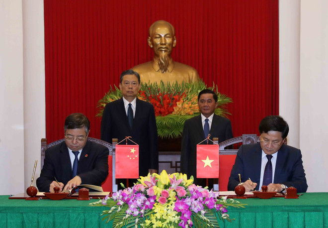 越共中央总书记阮富仲会见中共中央纪律检查委员会书记赵乐际 ảnh 2