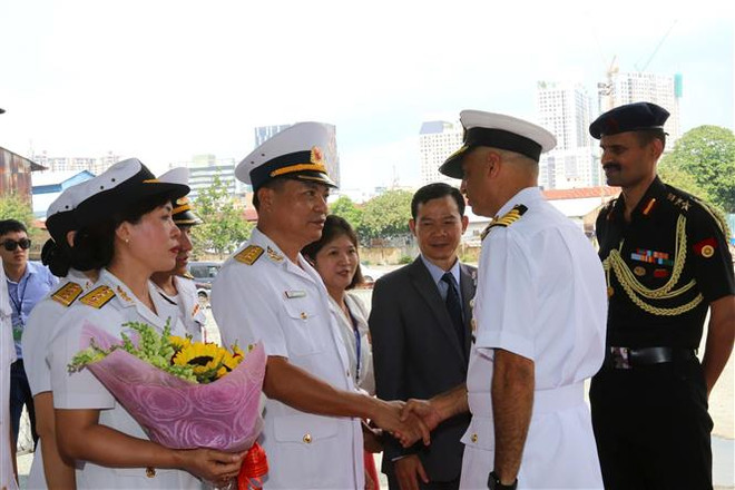 印度海军驱逐舰访问越南 ảnh 1 印度海军驱逐舰访问越南 ảnh 1