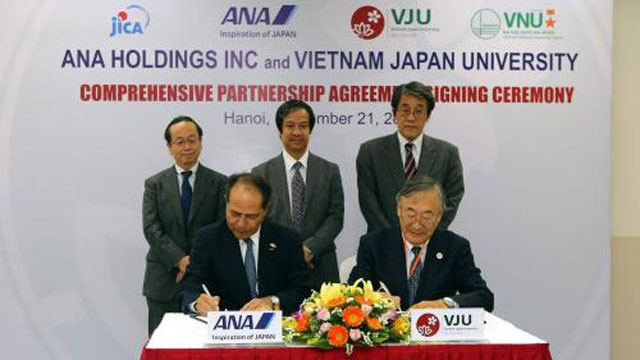 越日大学与日本ANA Holdings签署全面合作协议 ảnh 1