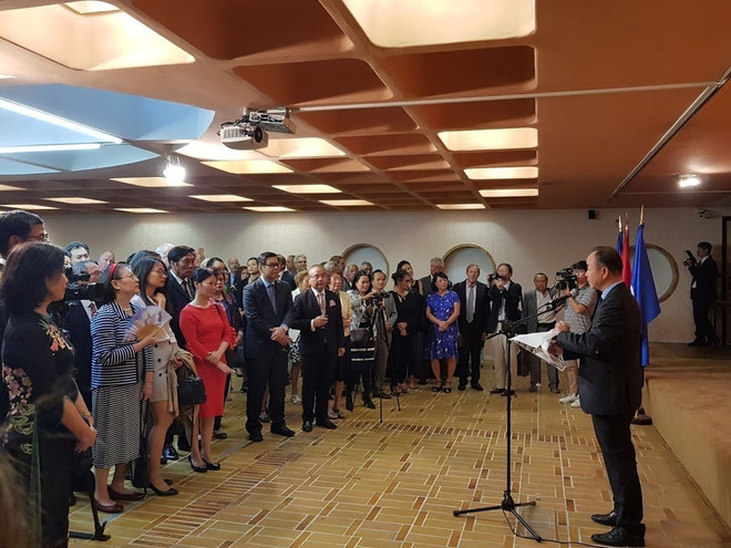 越南与法国关系呈现积极的发展态势 ảnh 1 越南与法国关系呈现积极的发展态势 ảnh 1