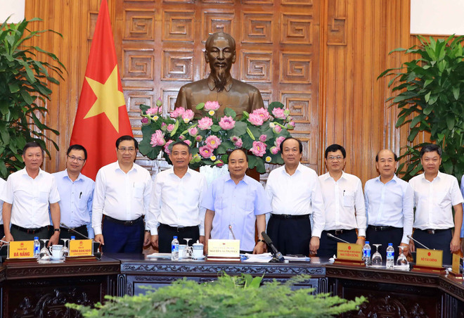 政府总理阮春福:把莲沼港建设成为现代和符合于世界趋势的港口 ảnh 2 政府总理阮春福:把莲沼港建设成为现代和符合于世界趋势的港口 ảnh 2