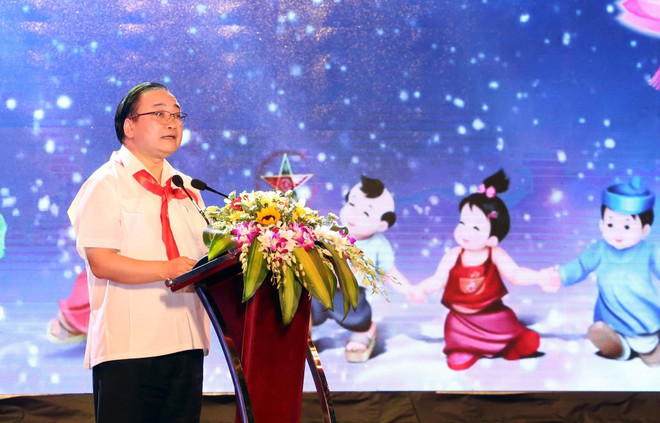 国会主席阮氏金银与河内少年儿童共度中秋佳节 ảnh 4 国会主席阮氏金银与河内少年儿童共度中秋佳节 ảnh 4