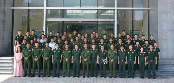 缅甸军队青年军官代表团访问军事技术学院 ảnh 2 缅甸军队青年军官代表团访问军事技术学院 ảnh 2