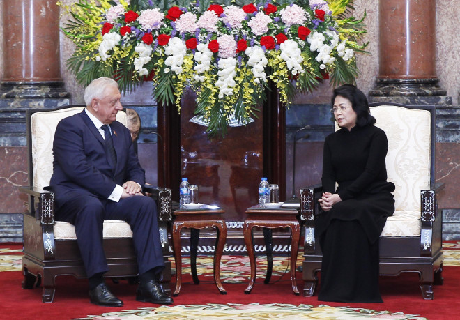 越南国家代主席邓氏玉盛会见白俄罗斯上议院议长米亚斯尼科维奇 ảnh 1