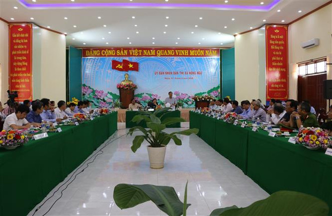 政府副总理郑廷勇视察九龙江三角洲防洪工作 ảnh 2 政府副总理郑廷勇视察九龙江三角洲防洪工作 ảnh 2