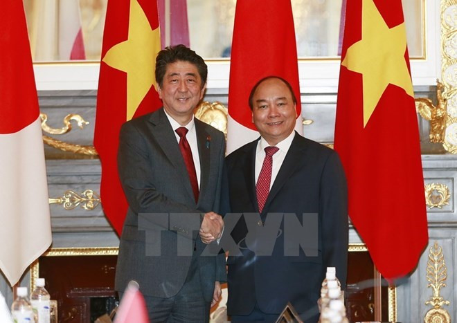 越南政府总理阮春福向日本首相安倍晋三致贺电 庆祝越日建交 45周年 ảnh 1 越南政府总理阮春福向日本首相安倍晋三致贺电 庆祝越日建交 45周年 ảnh 1