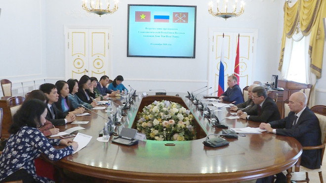 越南国家副主席邓氏玉盛出席第二届欧亚妇女论坛全体会议 ảnh 2 越南国家副主席邓氏玉盛出席第二届欧亚妇女论坛全体会议 ảnh 2