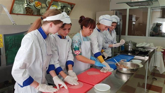 越南春卷和牛肉粉亮相乌克兰 ảnh 1