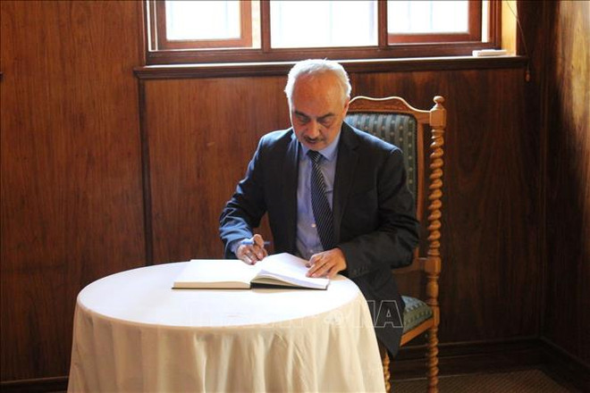 越南驻南非和莫桑比克大使馆为陈大光主席举行吊唁仪式 ảnh 1 越南驻南非和莫桑比克大使馆为陈大光主席举行吊唁仪式 ảnh 1