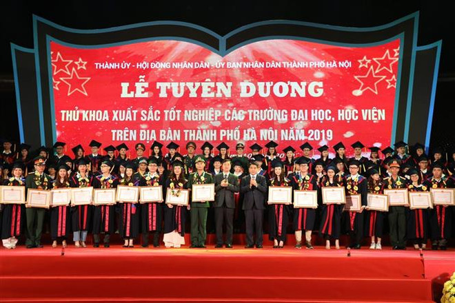 河内市86名优秀毕业生获表彰 ảnh 1 河内市86名优秀毕业生获表彰 ảnh 1