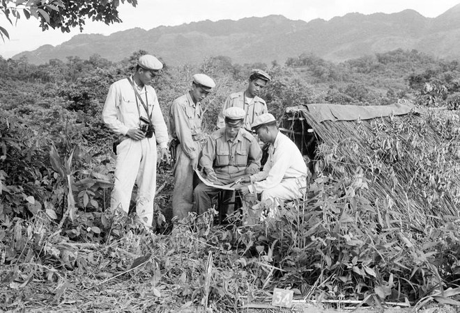 援老越南志愿军和专家传统日70周年:越老特殊团结与战斗联盟凝聚成巨大力量(第一期) ảnh 1 援老越南志愿军和专家传统日70周年:越老特殊团结与战斗联盟凝聚成巨大力量(第一期) ảnh 1