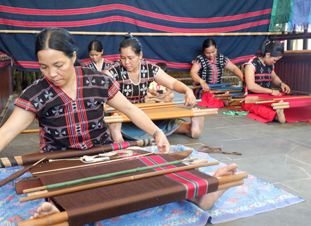 戈都族同胞社区旅游模式 ——岘港市旅游的新亮点 ảnh 1