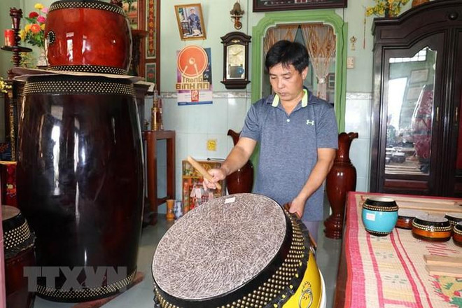 隆安省保护与弘扬平安村皮鼓制作业 ảnh 1 隆安省保护与弘扬平安村皮鼓制作业 ảnh 1