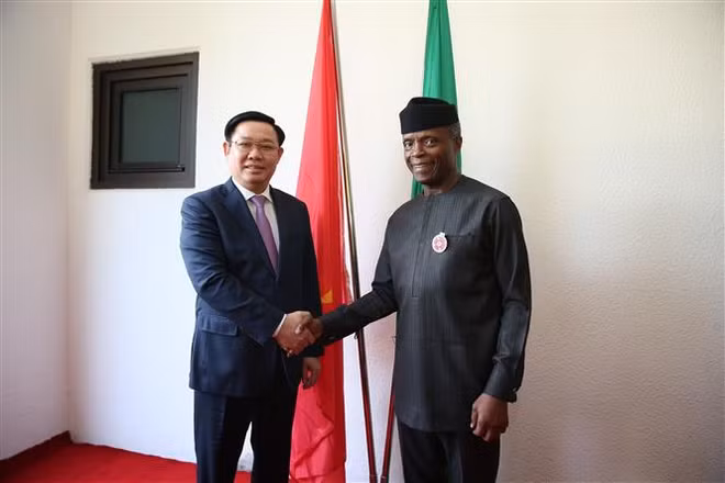 越南政府副总理王廷惠与尼日利亚副总统奥辛巴乔举行会谈 ảnh 1