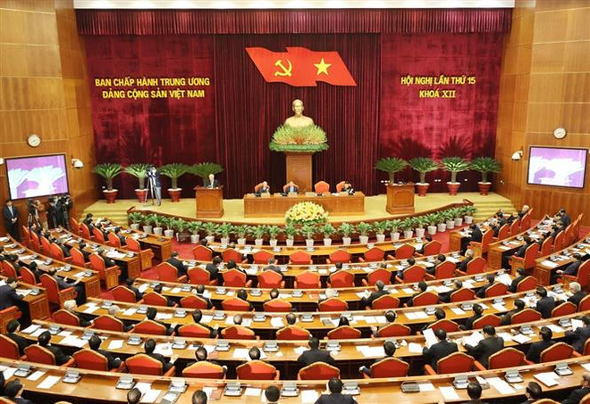 越共十二大十五中全会:继续为成功举行越共十三大做好准备 ảnh 1 越共十二大十五中全会:继续为成功举行越共十三大做好准备 ảnh 1